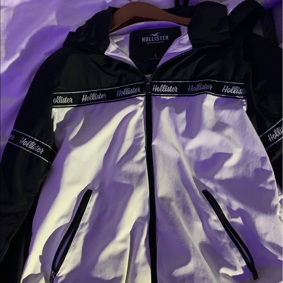 Hollister wind breaker - Picture 1 of 4